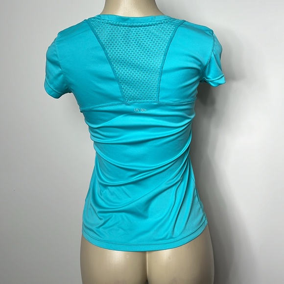 Diadora teal workout shirt tag doesn’t say size but I am guessing small - Picture 4 of 5